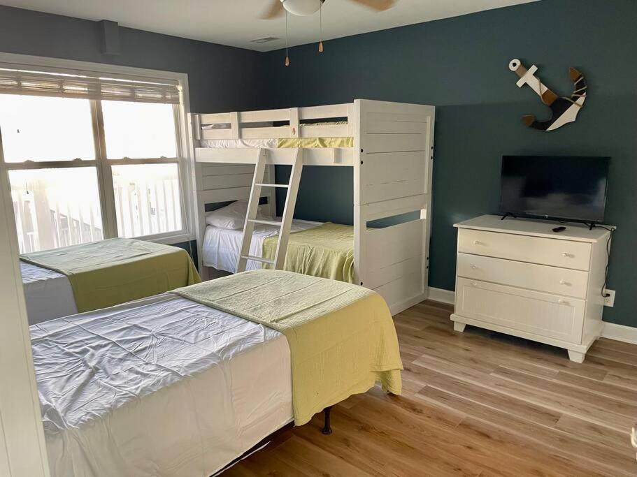 3 Bedroom Condo, Ocean Views & Short Walk To Beach! Oak Island Zewnętrze zdjęcie