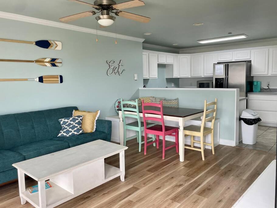 3 Bedroom Condo, Ocean Views & Short Walk To Beach! Oak Island Zewnętrze zdjęcie