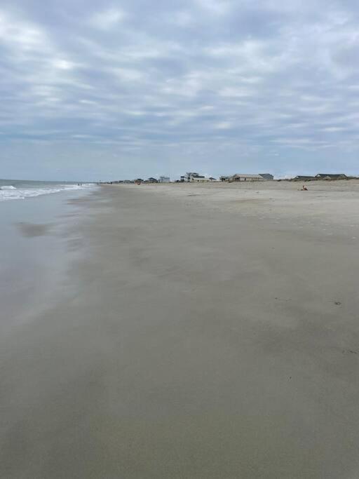 3 Bedroom Condo, Ocean Views & Short Walk To Beach! Oak Island Zewnętrze zdjęcie
