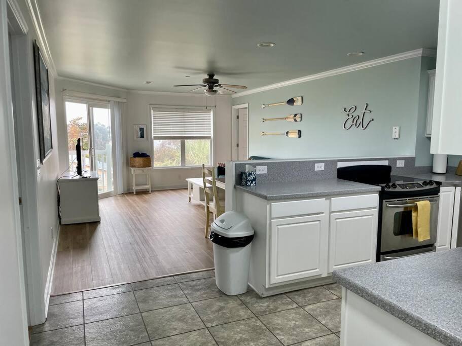 3 Bedroom Condo, Ocean Views & Short Walk To Beach! Oak Island Zewnętrze zdjęcie