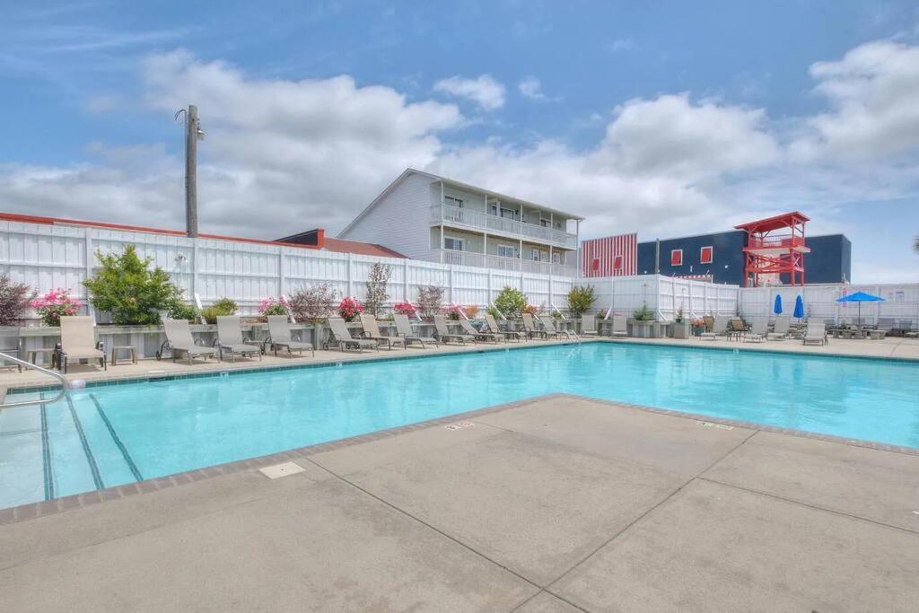 3 Bedroom Condo, Ocean Views & Short Walk To Beach! Oak Island Zewnętrze zdjęcie